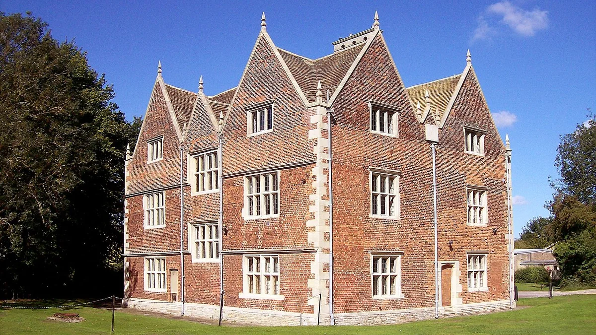 The Red Hall, Bourne