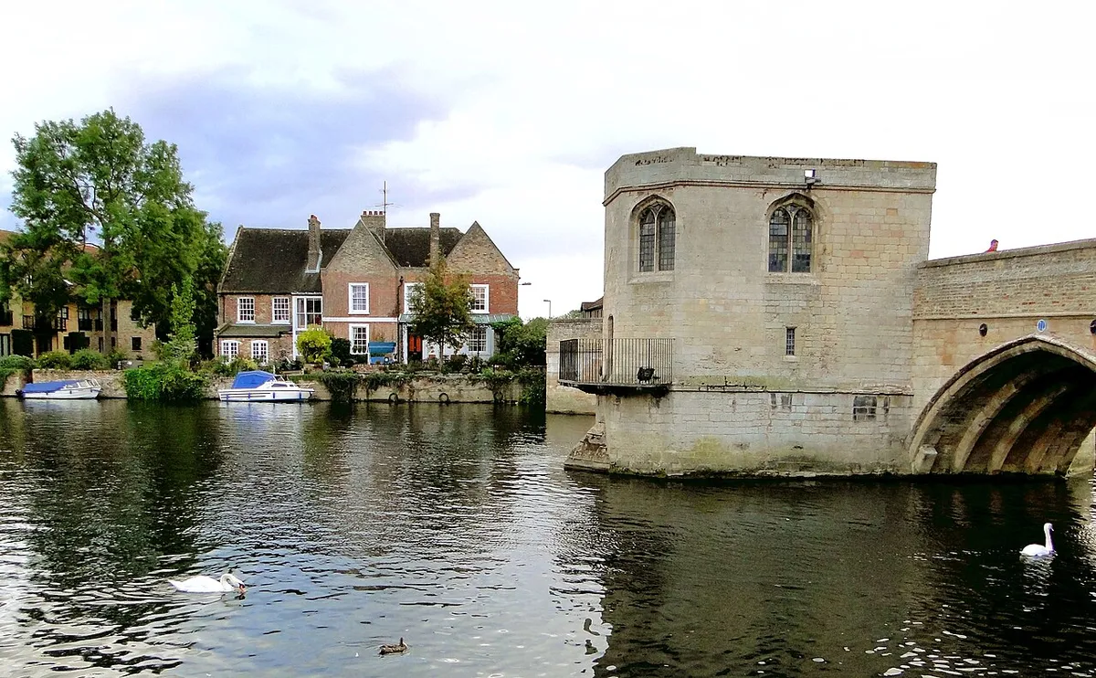 St Lawrence Chapel, St Ives Bridge